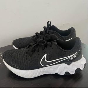 Women's Nike renew ride 2 size 9